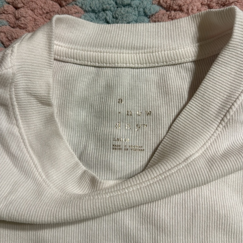 Basic white tee - Picture 2 of 5